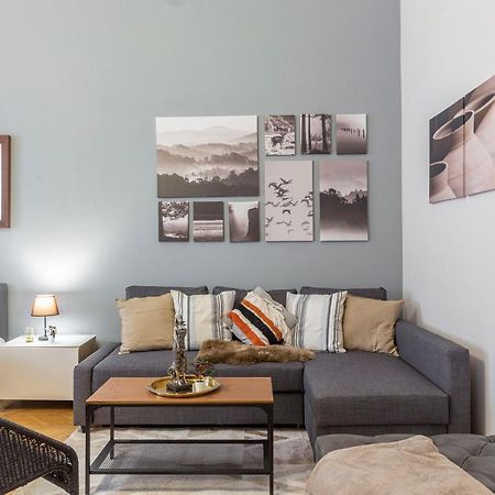 Spacious & Cozy Downtown Apartment With Balcony Budapest Luaran gambar