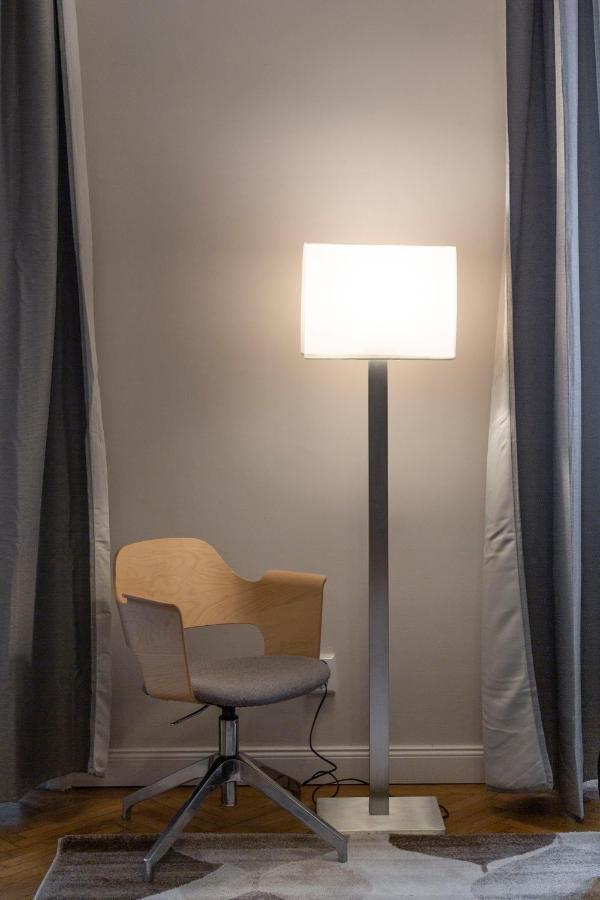 Spacious & Cozy Downtown Apartment With Balcony Budapest Luaran gambar