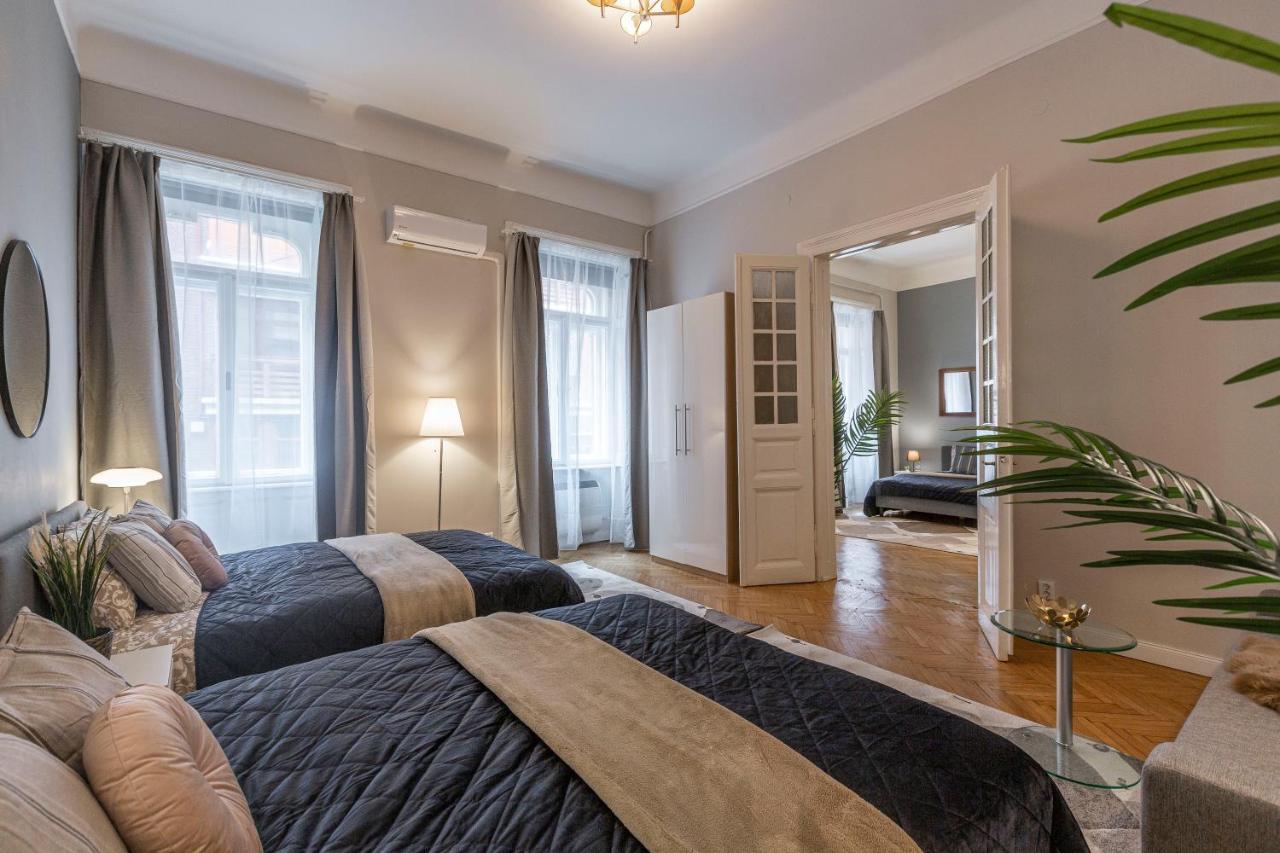 Spacious & Cozy Downtown Apartment With Balcony Budapest Luaran gambar