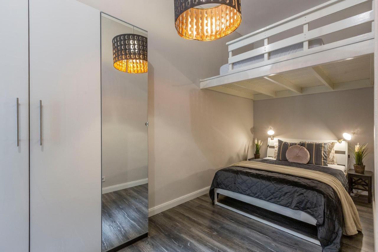 Spacious & Cozy Downtown Apartment With Balcony Budapest Luaran gambar