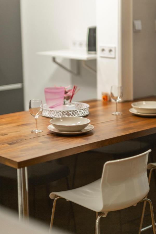 Spacious & Cozy Downtown Apartment With Balcony Budapest Luaran gambar