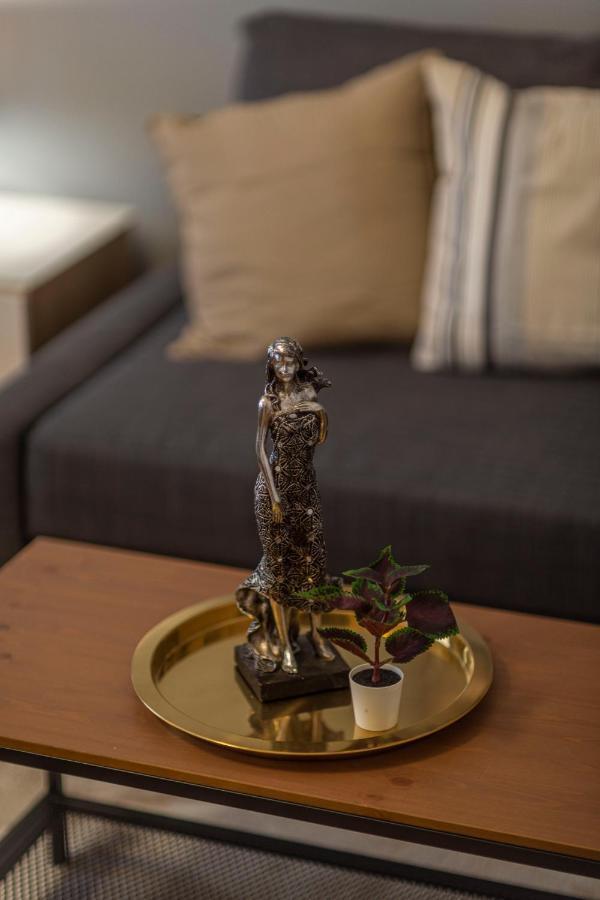 Spacious & Cozy Downtown Apartment With Balcony Budapest Luaran gambar