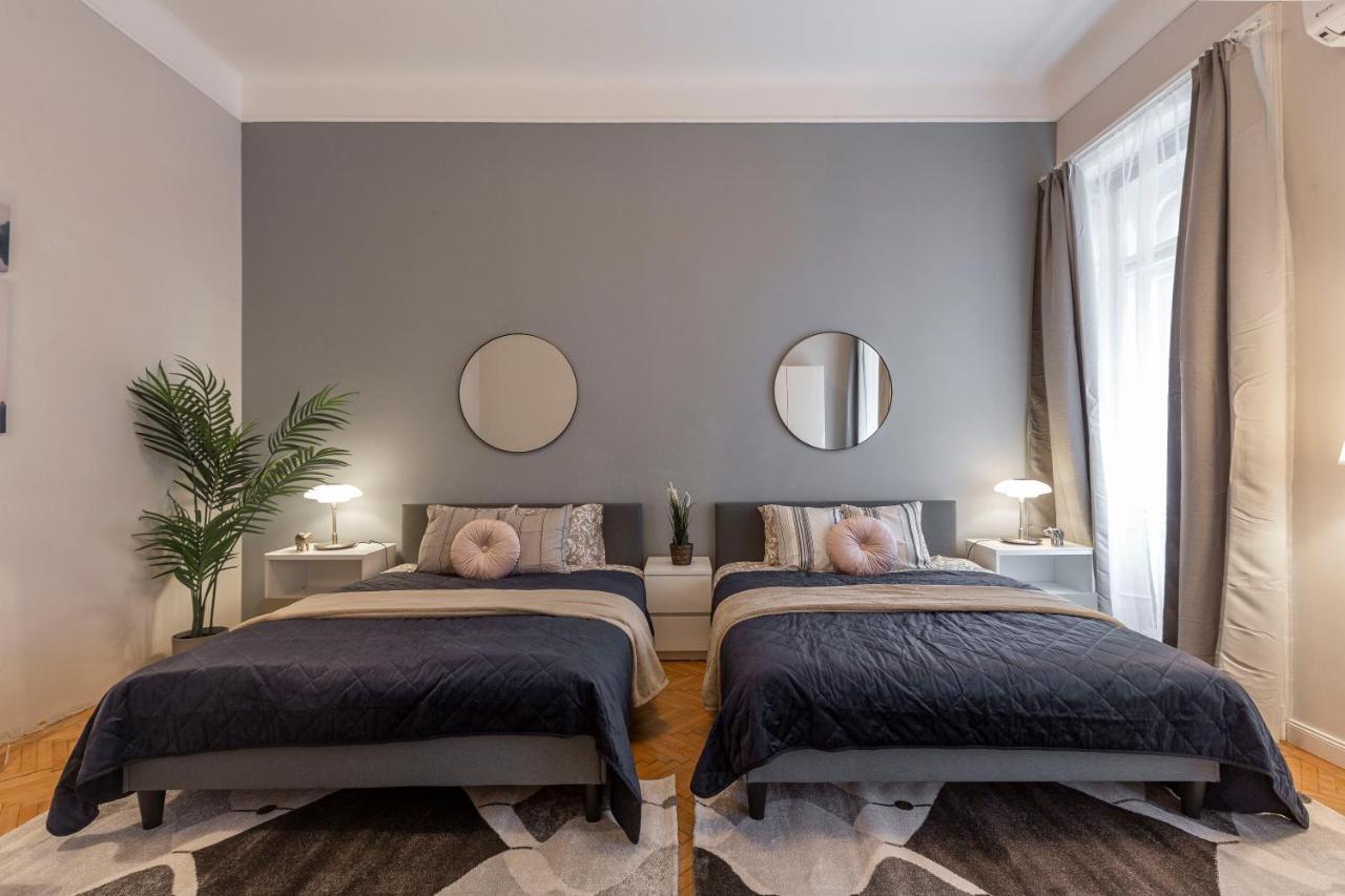 Spacious & Cozy Downtown Apartment With Balcony Budapest Luaran gambar