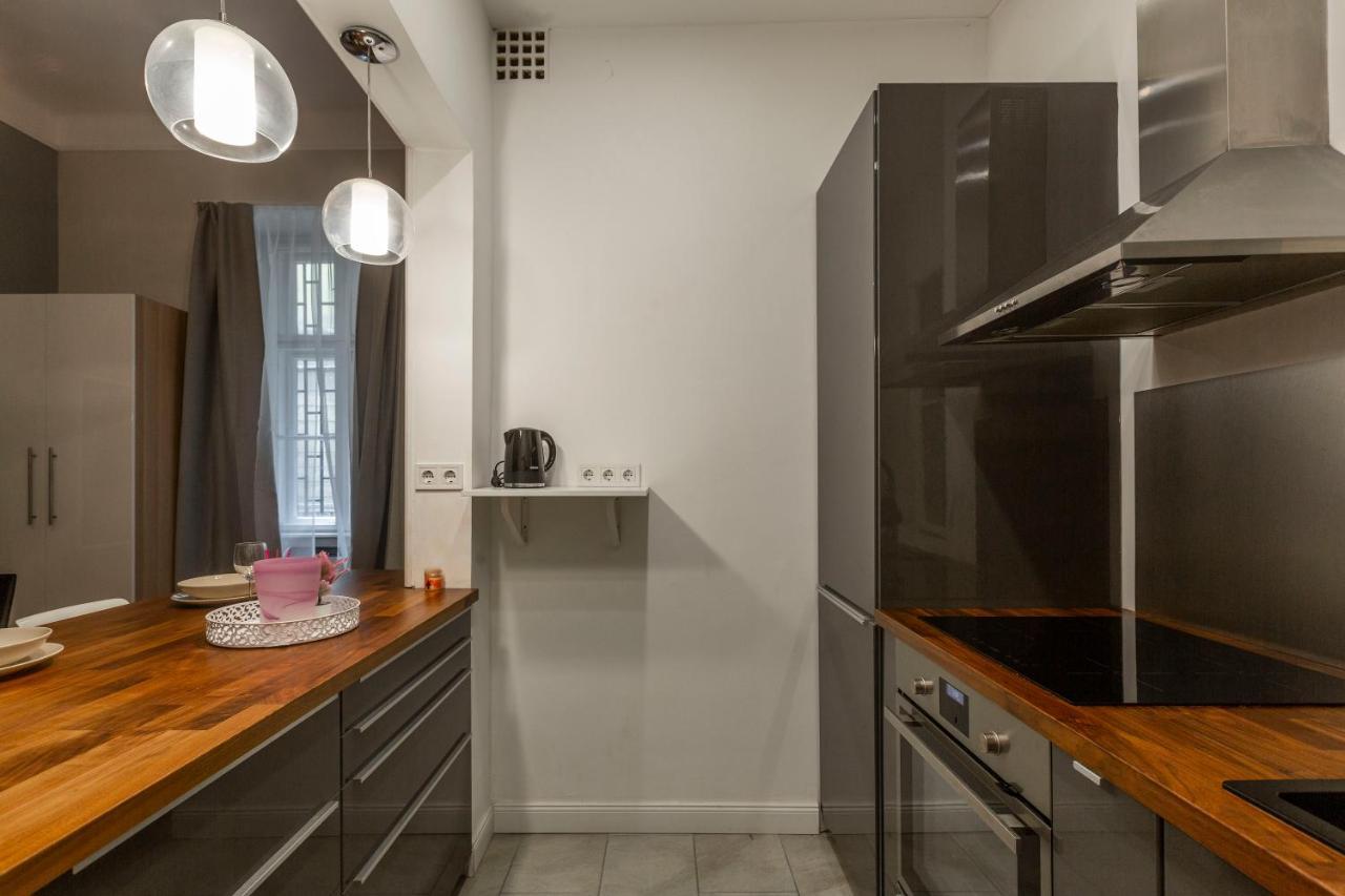 Spacious & Cozy Downtown Apartment With Balcony Budapest Luaran gambar